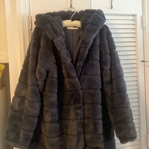 APPARIS greysh/ bluish faux fur coat, sz L